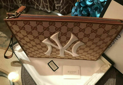 HOT! Authentic Gucci Yankees GG Supreme Pouch Clutch Bag Wristlet Limited Ed NWT - Myluxurytrunk