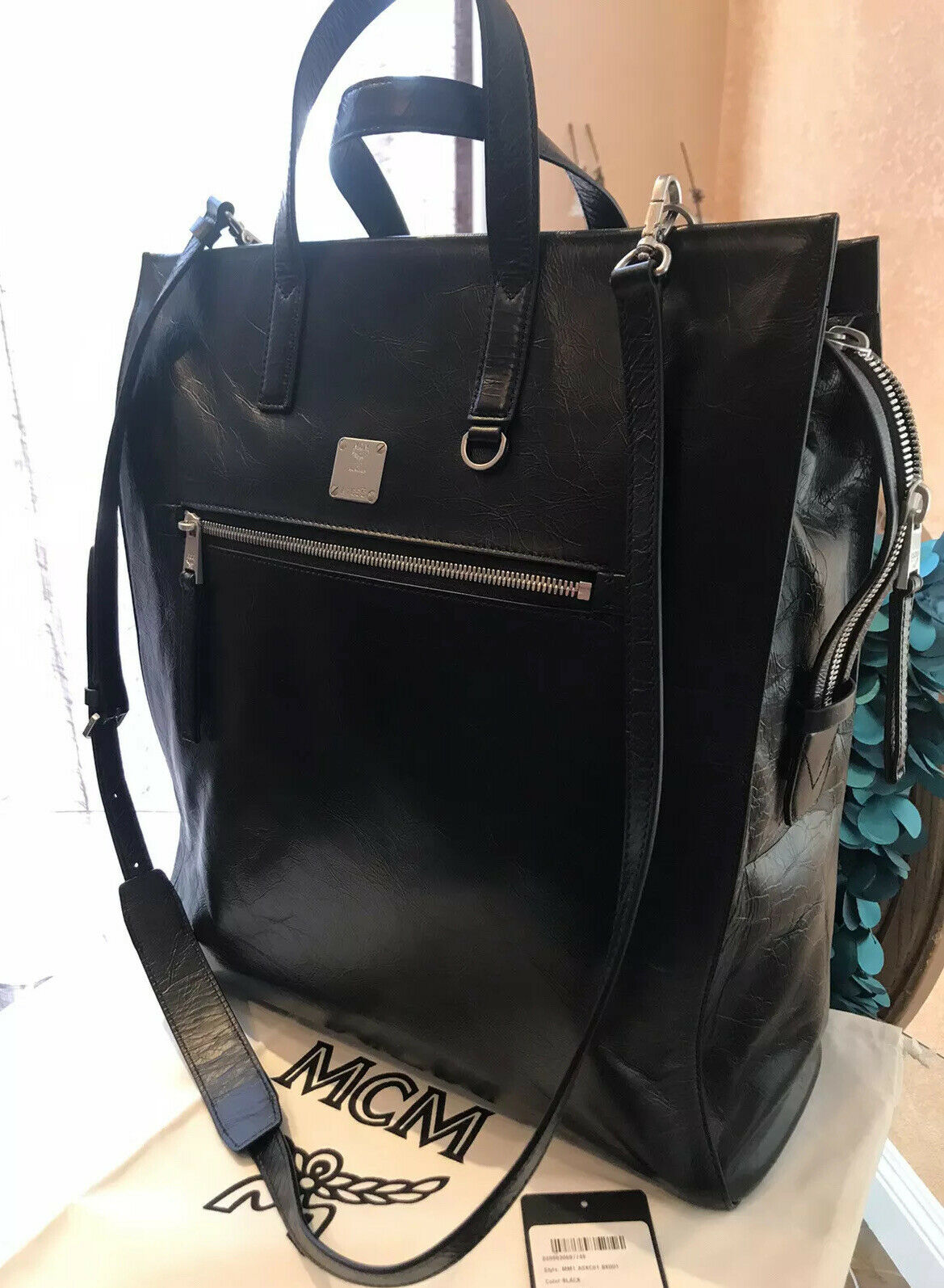 Mcm Medium Klassik Leather Tote in Black